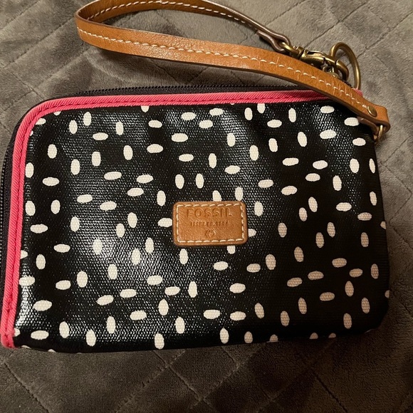 EUC Fossil wristlet - Picture 1 of 6
